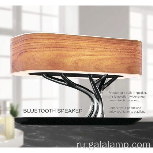 Деревянная настольная лампа на дереве